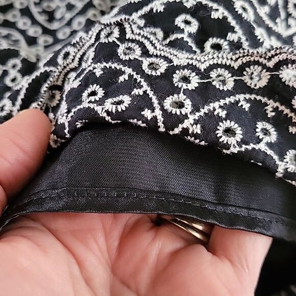 EC EXPRESS EYELET LACE ROMPER W/ ELASTIC WAIST SZ.XS - Picture 4 of 7